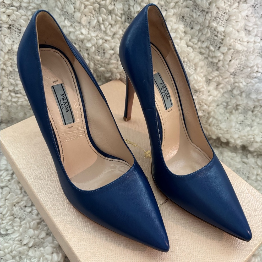 Prada Blue Heels with Pointed Toe and Stiletto